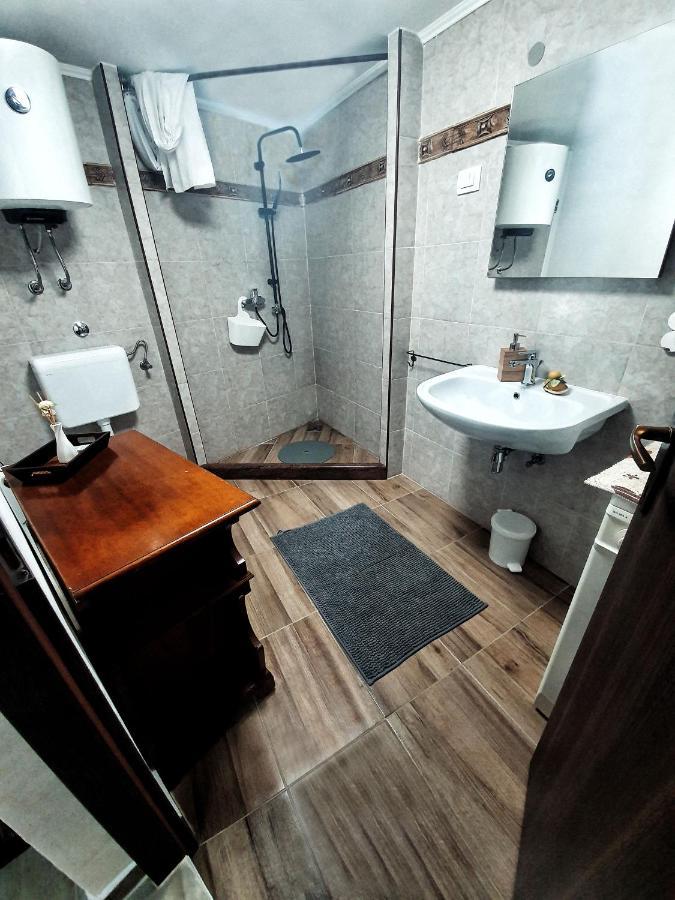 Luanas Rooms With Istrian Touch Buzet Bagian luar foto