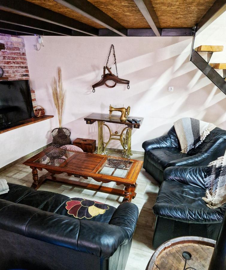 Luanas Rooms With Istrian Touch Buzet Bagian luar foto