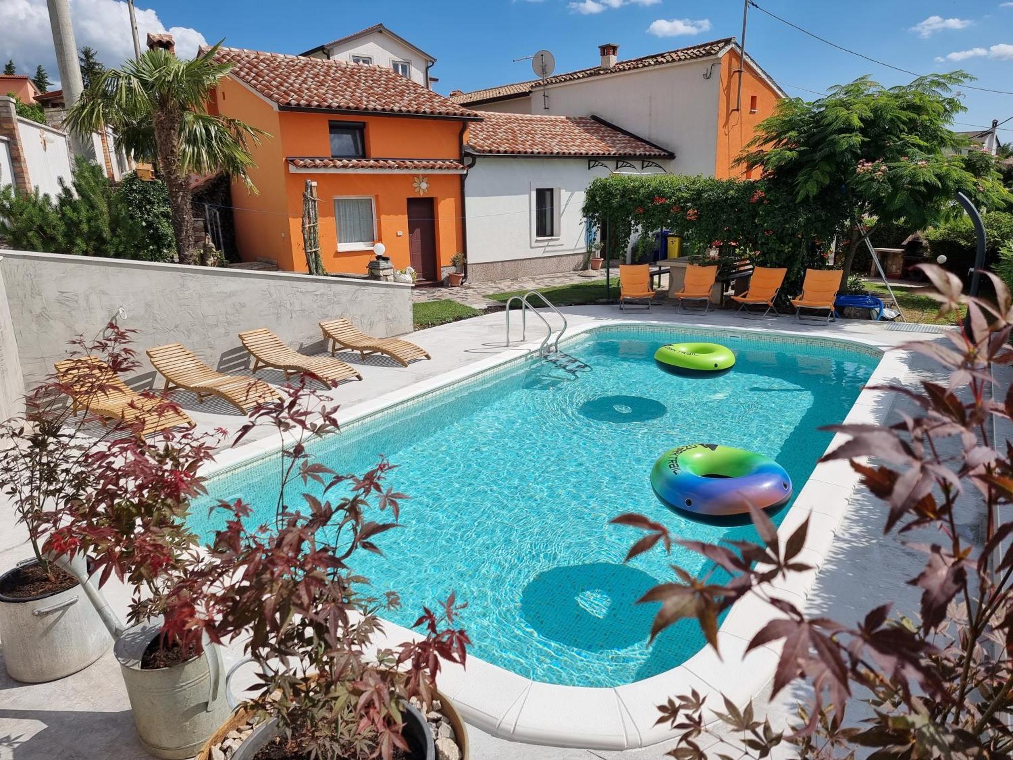 Luanas Rooms With Istrian Touch Buzet Bagian luar foto
