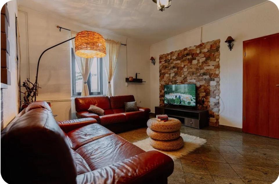 Luanas Rooms With Istrian Touch Buzet Bagian luar foto