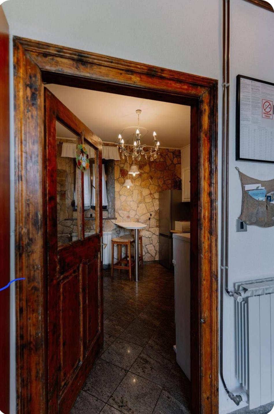 Luanas Rooms With Istrian Touch Buzet Bagian luar foto